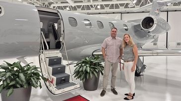 Auslieferung Delivery Phenom 300 E.jpg